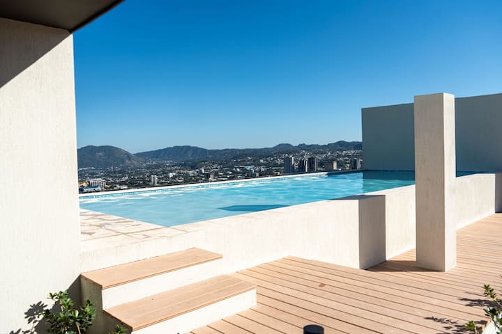 Piscina compartida en la azotea de Panorama Tower 1