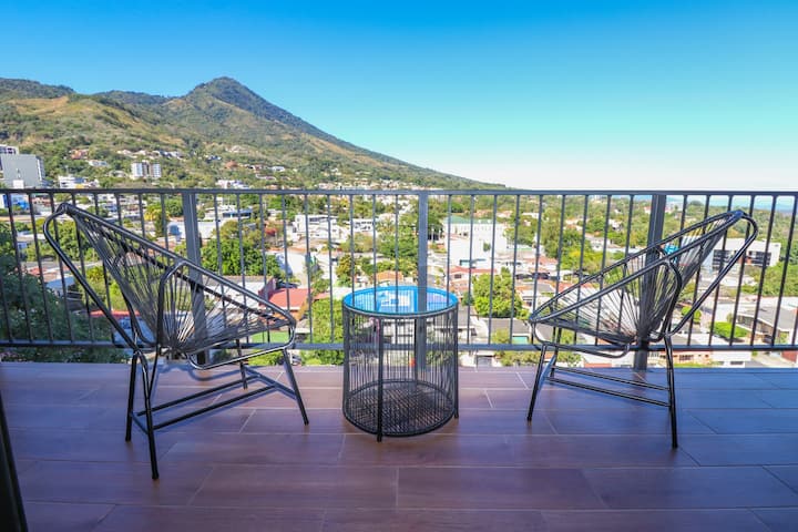 Balcón con vista a San Salvador en Panorama Tower 1